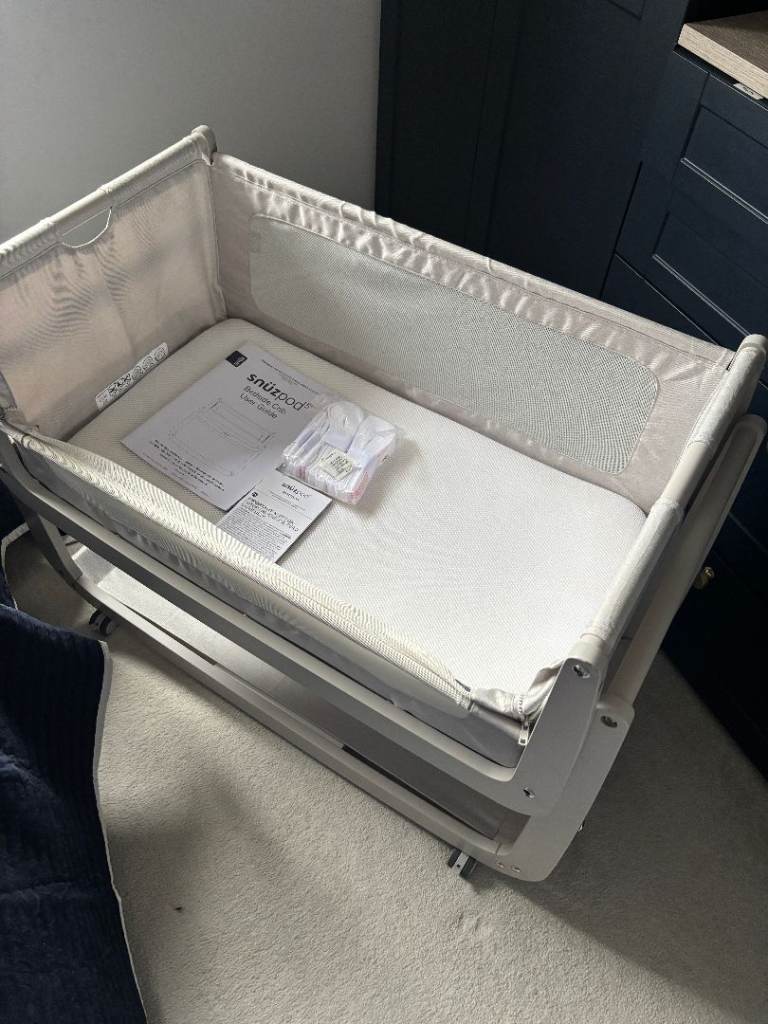 SnuzPod5 Bedside Crib & Mattress - Pebble