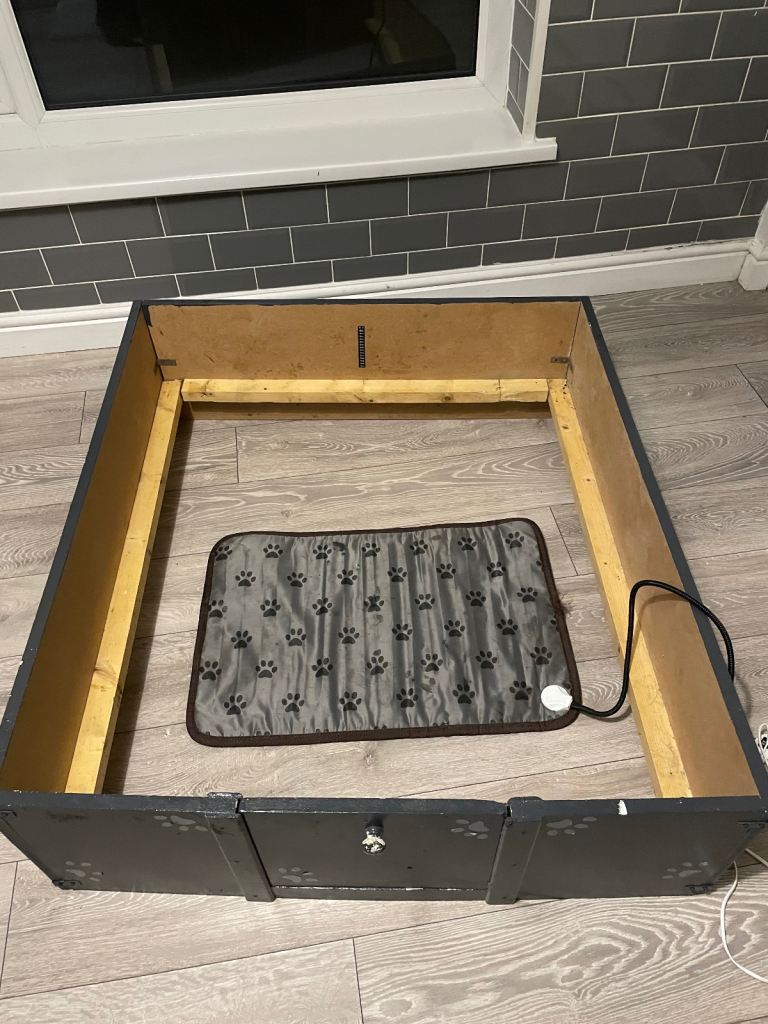 Whelping Pen and heat pad