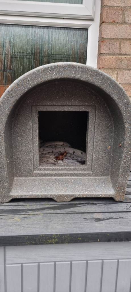 Sturdy outdoor pet house 