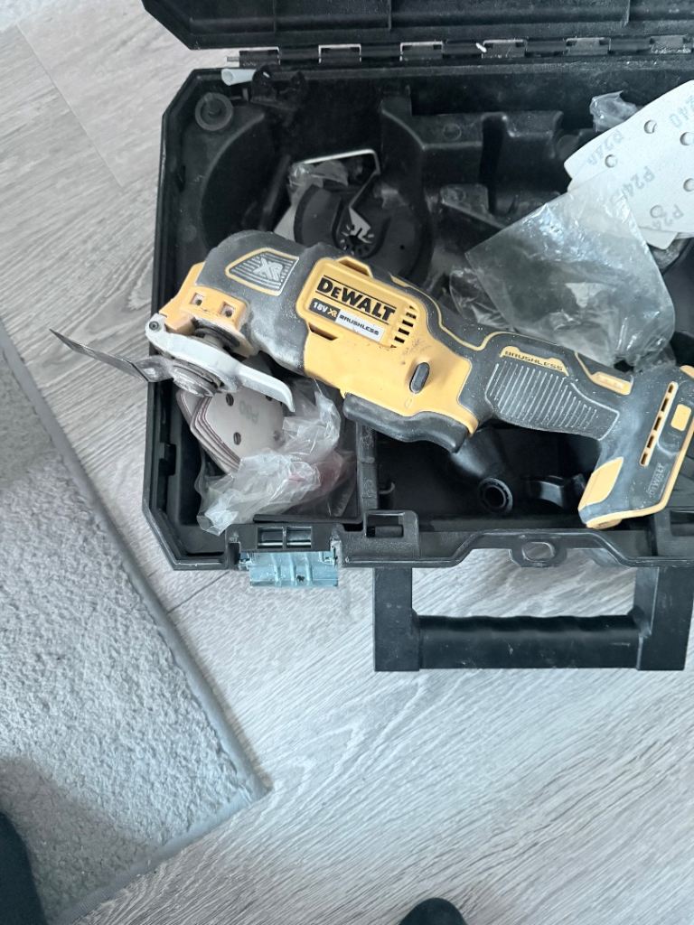 DeWalt XR Oscillating Multi-Tool with Case – Good Condition
