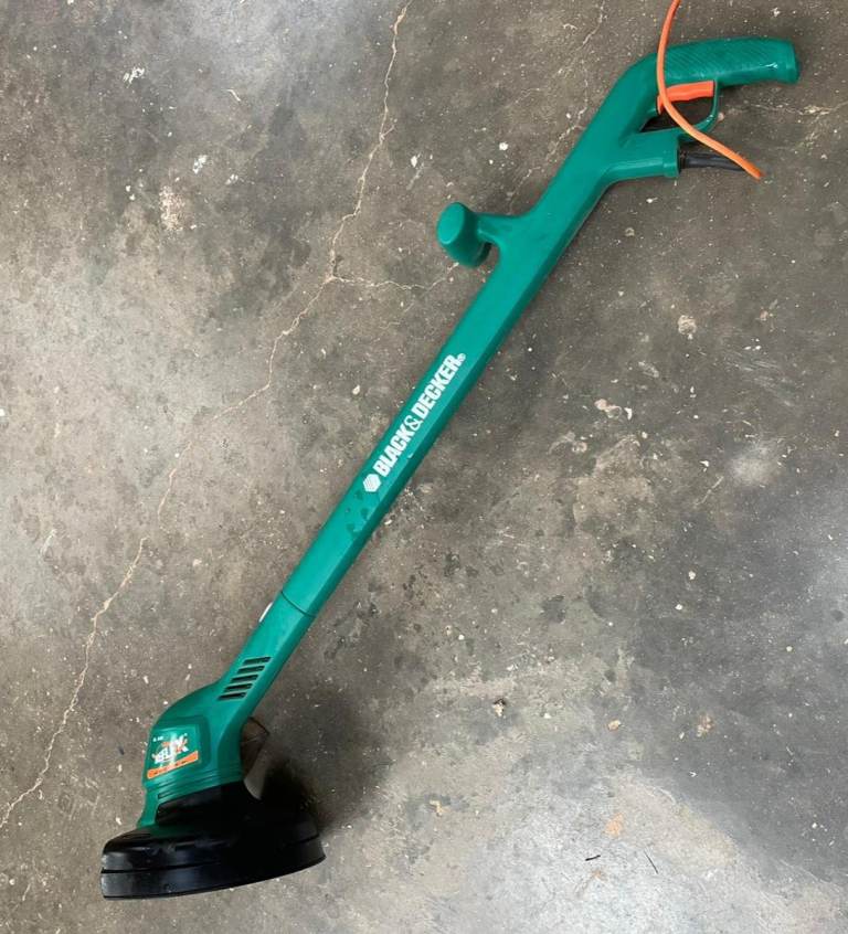 Black and Decker GL546 reflex plus grass edger and strimmer 25cm cutting width with instructions