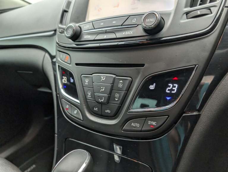 2016 Vauxhall Insignia 2.0 CDTi Elite Nav Hatchback 5dr Diesel Auto Euro 6 (170 ps) - PARKING SEN...