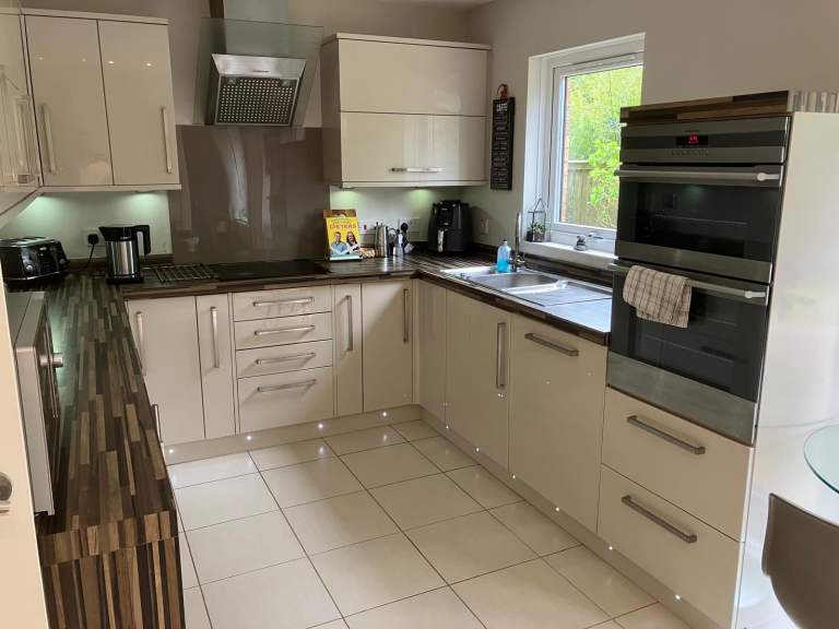 Kitchen units and appliances