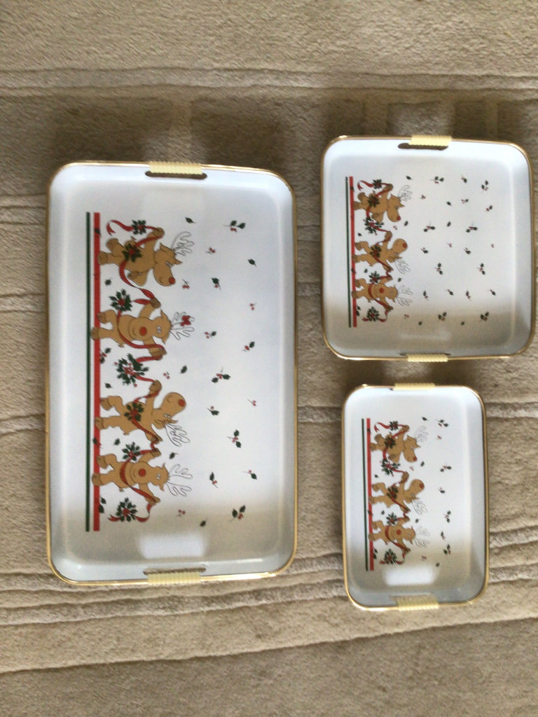 3 Christmas trays 
