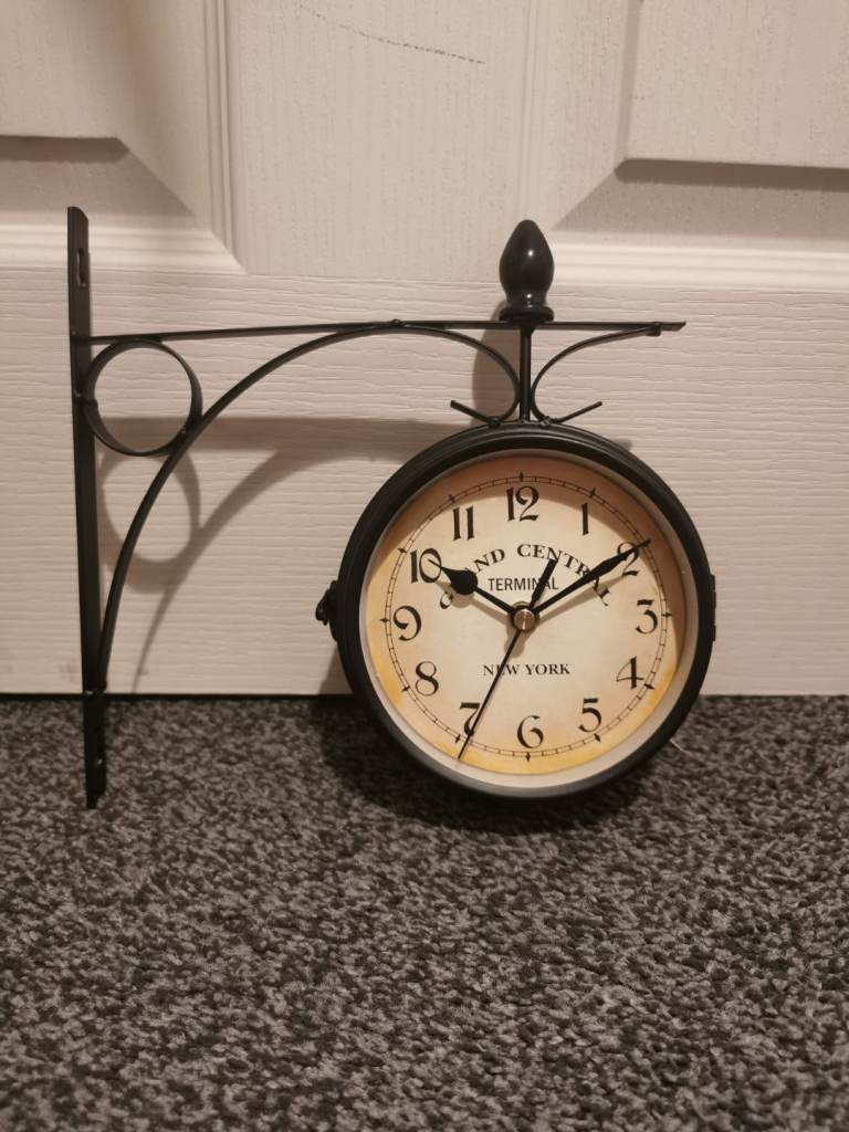 Double sided wall clock 