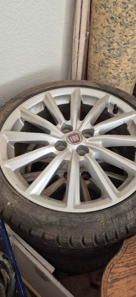 Set of 4 Alloy wheels. Size 205/45 R17