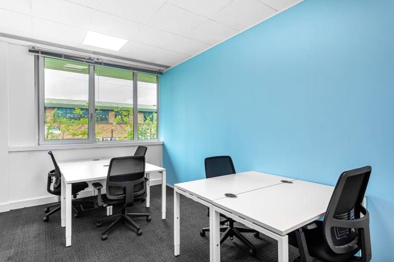 Leatherhead - KT22 7PL \ Private Office for 1 Person Available Now