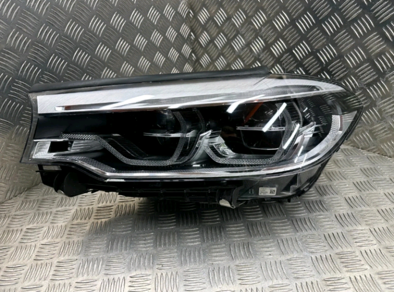 BMW 5 SERIES - G30/ G31/ F90 - ADAPTIVE - LED HEADLIGHT - PASSENGERSID