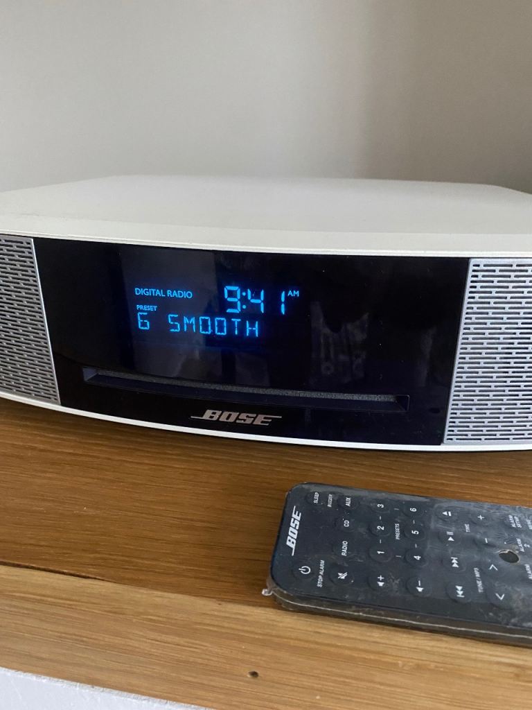 Bose Wave Music System IV Digital Radio – White, Good Condition
