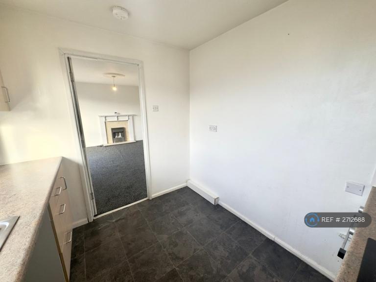 2 bedroom flat in Balmoral Grove, Hucknall, Nottingham, NG15 (2 bed) (#2712688)
