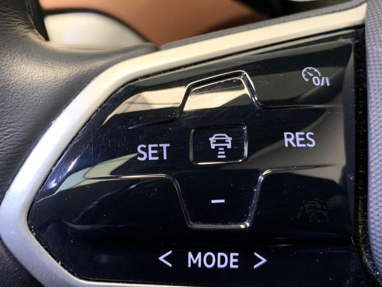 2022 Volkswagen ID.4 Pro Performance 77kWh Family SUV 5dr Electric Auto (204 ps) - HEATED STEERI ...