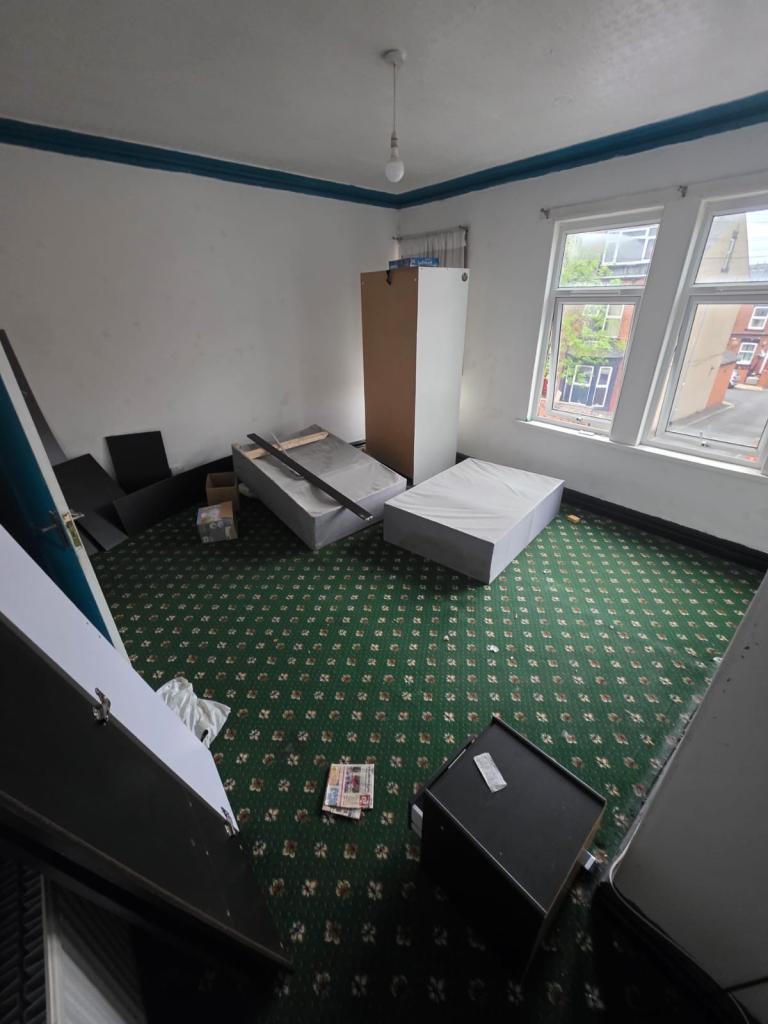 DOUBLE ROOM AVAILABLE LEEDS-LS117AS