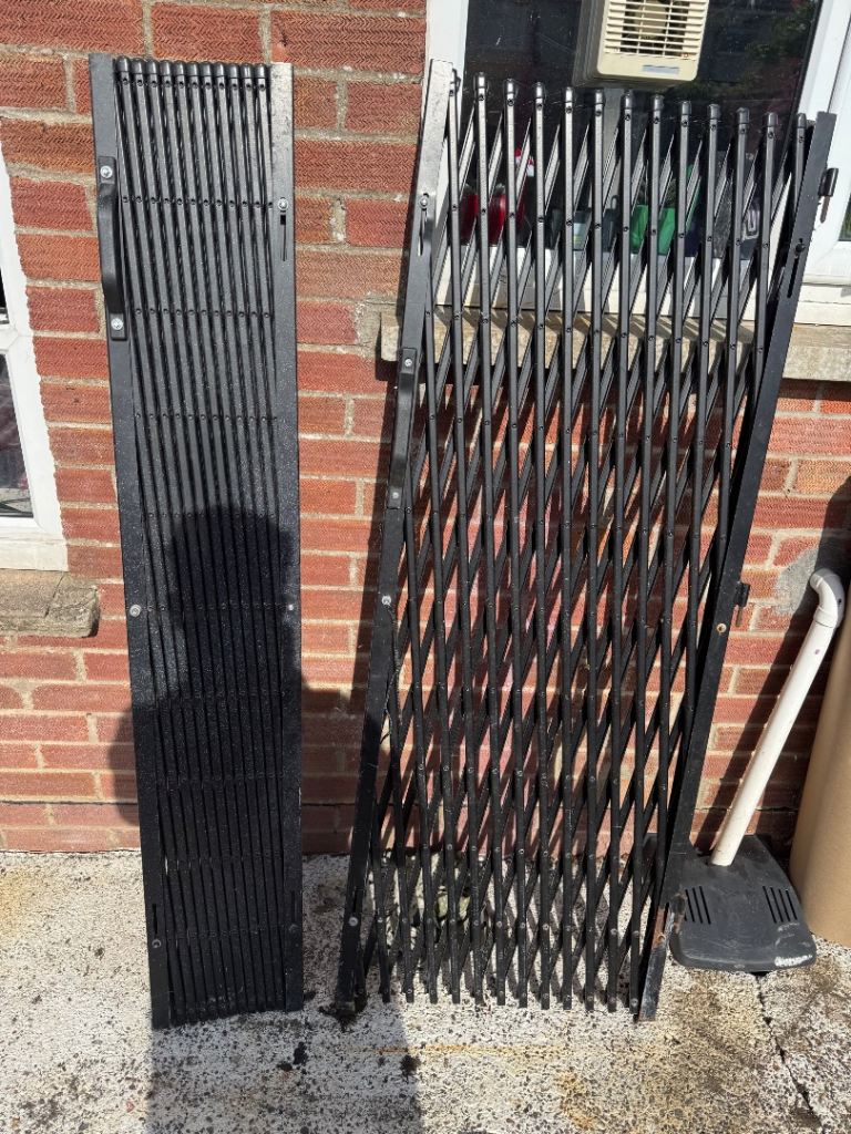 Extendable gates