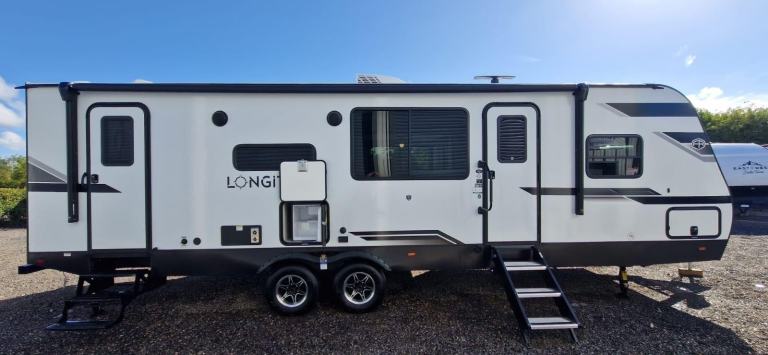 American Caravan 5th Wheel ex display NEW East To West Longitude 285BH --2027 YM