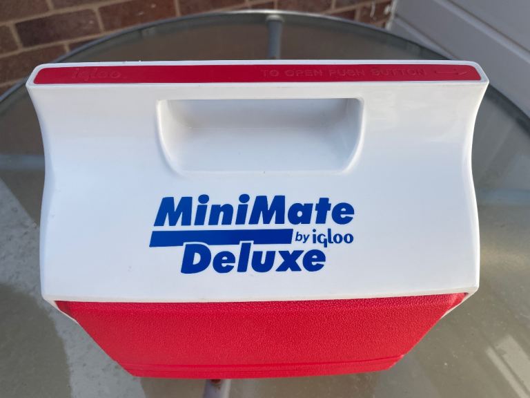 Igloo MiniMate Deluxe Cooler Box - Red and White, Good Condition
