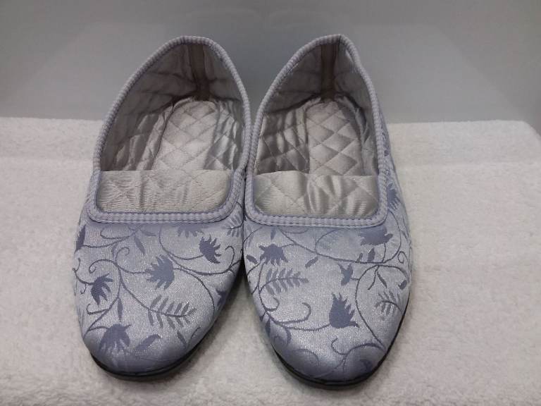 Ladies' Lilac Slippers with Quilt Effect Size 6 (New)