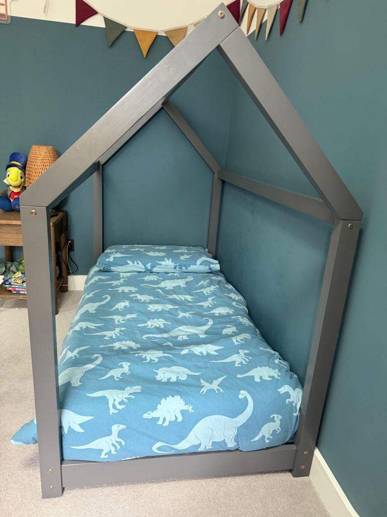 Kids house bed + Mattress (£100)