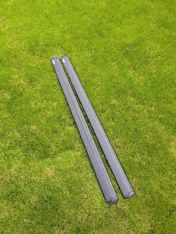 Thule wingbar Evo roof bars - black 127cm width