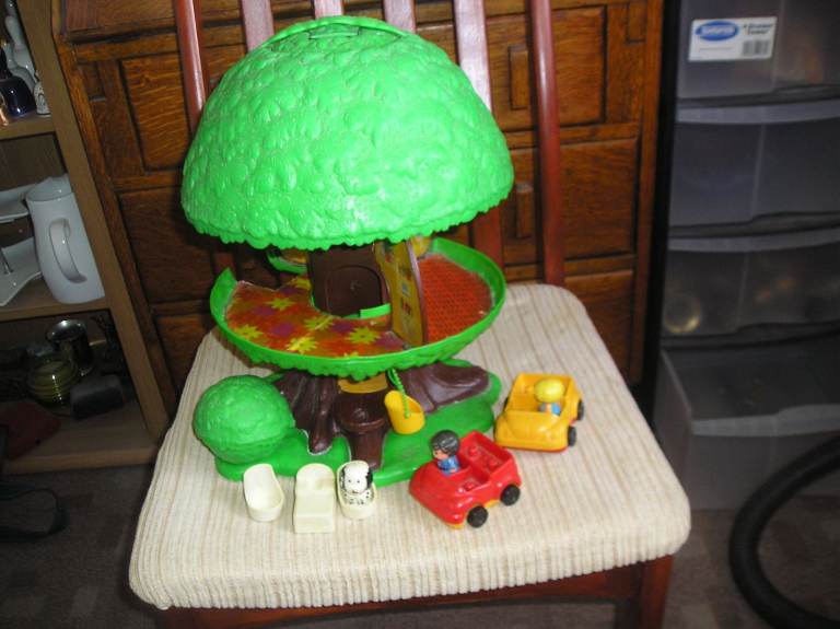 Fisher-Price Little People Treehouse with Cars & Figures