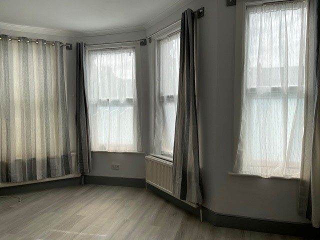 Bright, modern self-contained one bedroom studio, first floor in quiet residential road.