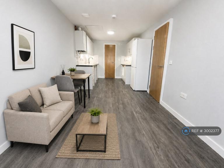2 bedroom flat in Gloucester Road, Bristol, BS7 (2 bed) (#3002377)