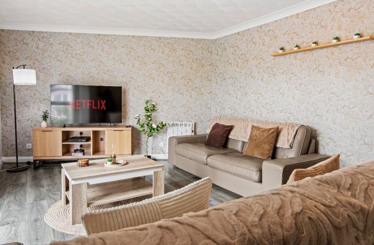 2BR Apt/Long Stay Perks/ Free Parking/Prime Spot/