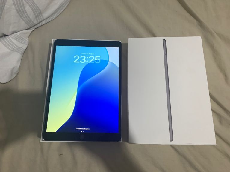 APPLE IPAD AIR 3RD GEN 64GB EXCELLENT CONDITION 