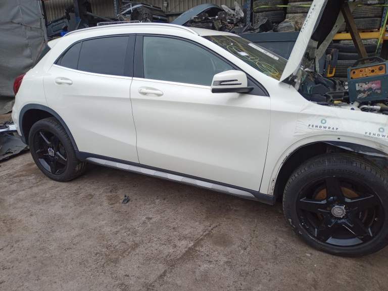 BREAKING MERCEDES GLA CLASS 2.1 DIESEL 2015 STOCK NUMBER ZY49