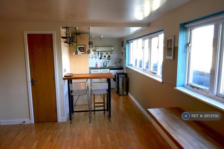 2 bedroom flat in Waterloo Road, Bristol, BS2 (2 bed) (#2853592)