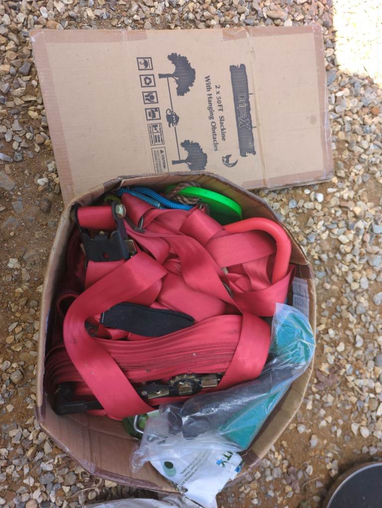 Slackline with obstacles 