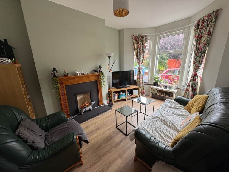 Very Well Presented Four Double Bedroom HMO off Ormeau Road 