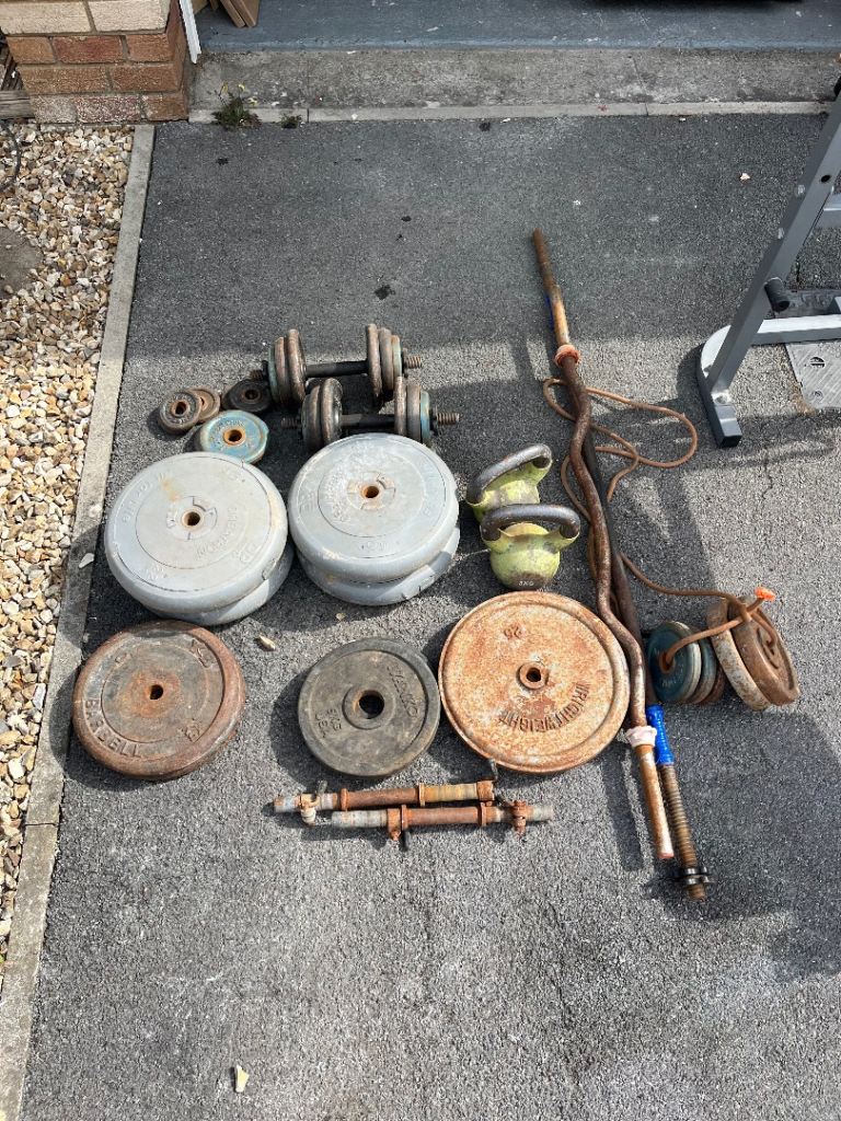 Gym / weights / bench 