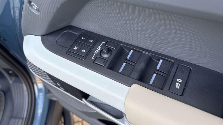 2023 Land Rover Defender 3.0 D250 X-Dynamic SE 110 5dr Auto SUV Diesel Automatic