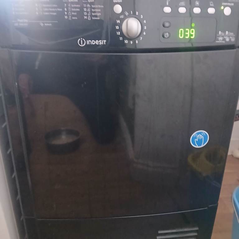 Indesit black 8kg condenser tumble dryer