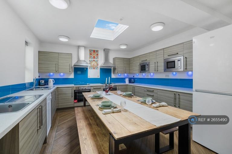 13 bedroom house in Queen Anne Terrace, Plymouth, PL4 (13 bed) (#2655490)