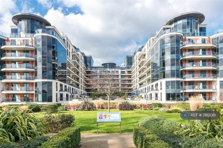 2 bedroom flat in Compass House, London, SW6 (2 bed) (#2612061)