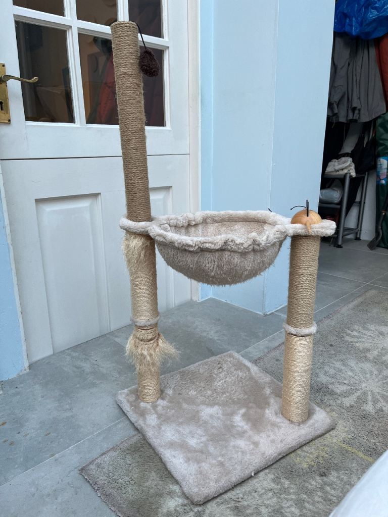 Cat scratching post