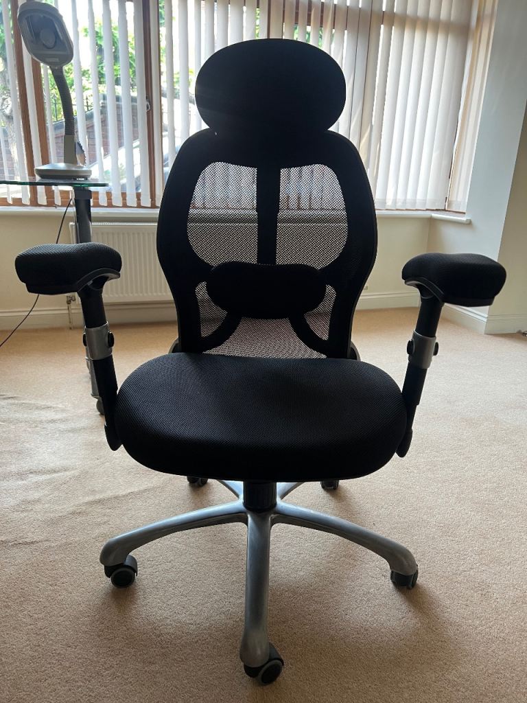 Ergonomic Black Office Chair – Good Condition