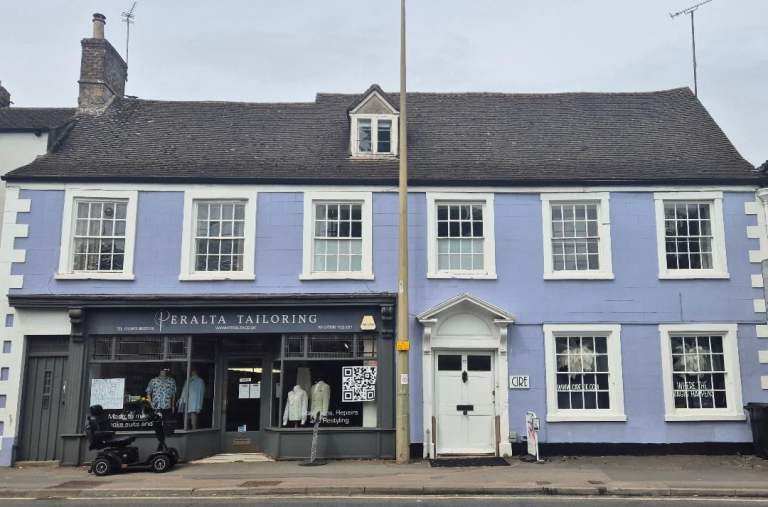 Stunning attic flat in beautiful listed house. All bills included