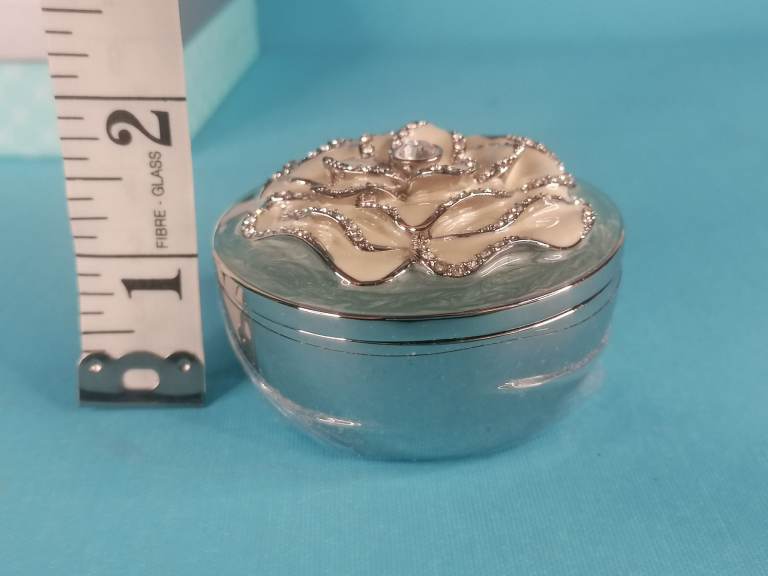 Very nice, Floral Design B, rand new VICENZA trinket box. Still in box.