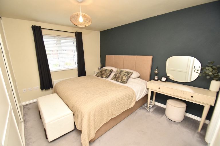 Modern Room in sharing 4 bed house available to rent  