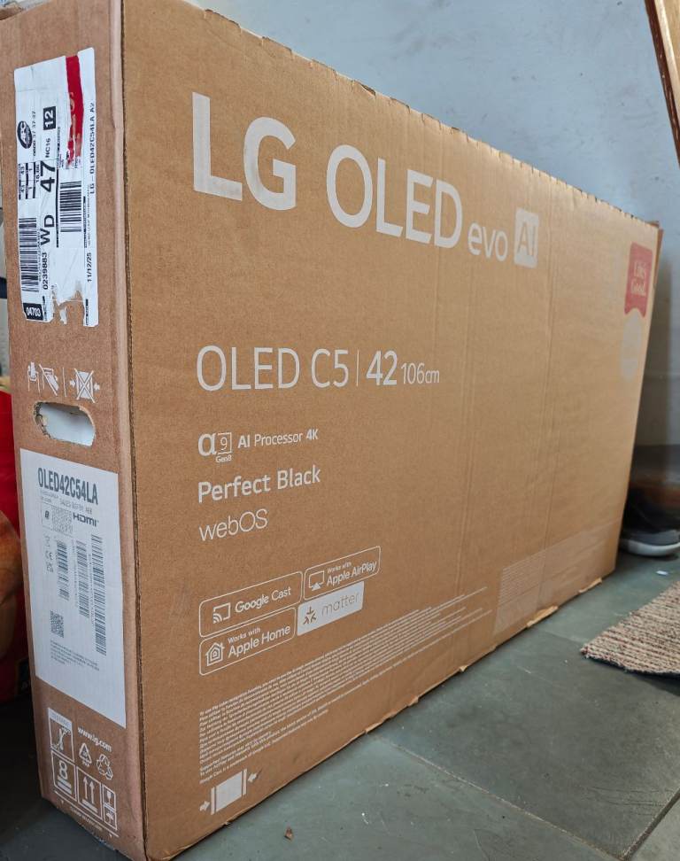 Brand new in unopened box LG C5 42 inch tv OLED42C55LA OLED Evo AI C5 4K HDR