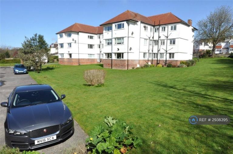 2 bedroom flat in Ludlow Drive, West Kirby, Wirral, CH48 (2 bed) (#2938395)