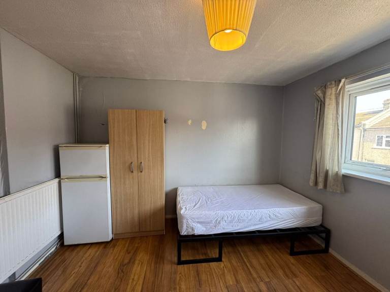 ✨ Double Room in Stratford E7 9BZ | Close to Stratford Station 🚆 | Available Now 🏡