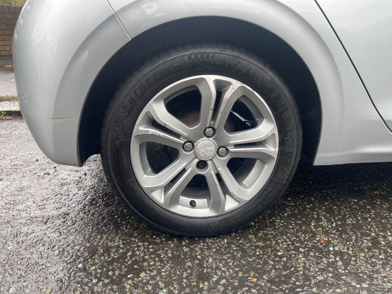 Peugeot, 208, Hatchback, 2012, Manual, 1199 (cc), 5 doors