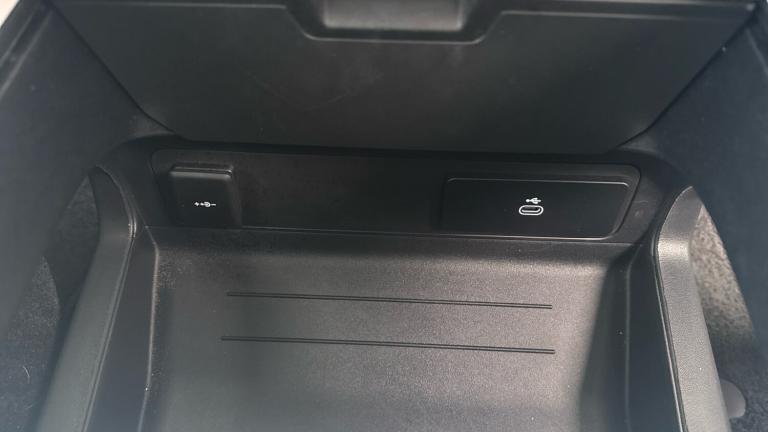 2025 Land Rover Defender 3.0 D250 X-Dynamic HSE 90 3dr Auto Diesel Estate Estate Diesel Automatic