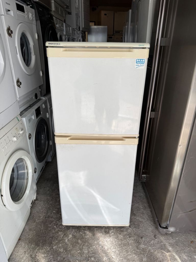 Beko medium Size White Fridge Freezer With Free Delivery 🚚 