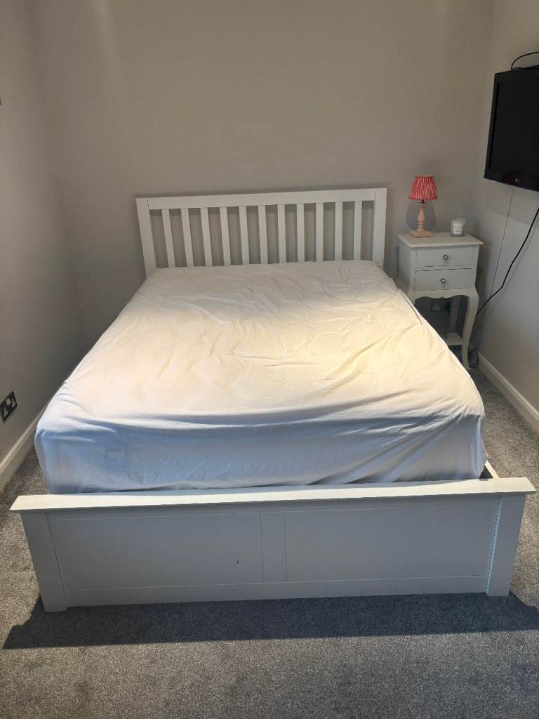 image for White wooden double ottoman bed