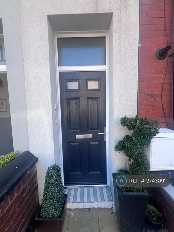 1 bedroom flat in Banks Street, Blackpool, FY1 (1 bed) (#2743091)