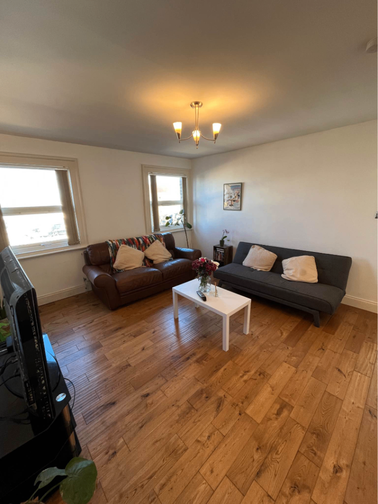 Flat to rent in E16